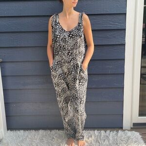 Molly & Bracken Black/White Patterned Jumpsuit